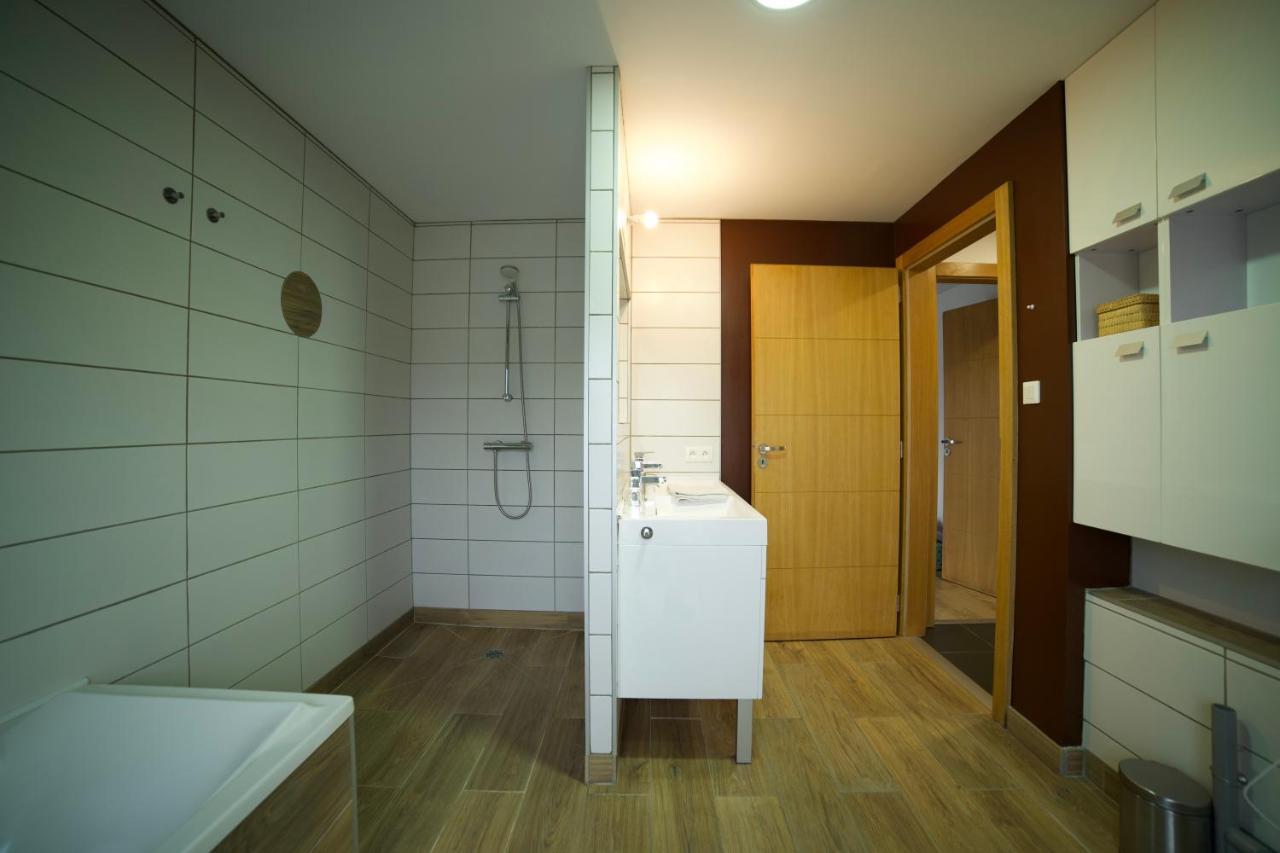 B&B Chez L'Habitant Chambre Privative Sur La Route Des Vins Tv Parking Box Velo Изенгейм Экстерьер фото